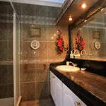 Luxurious With Private Pool アデヘ